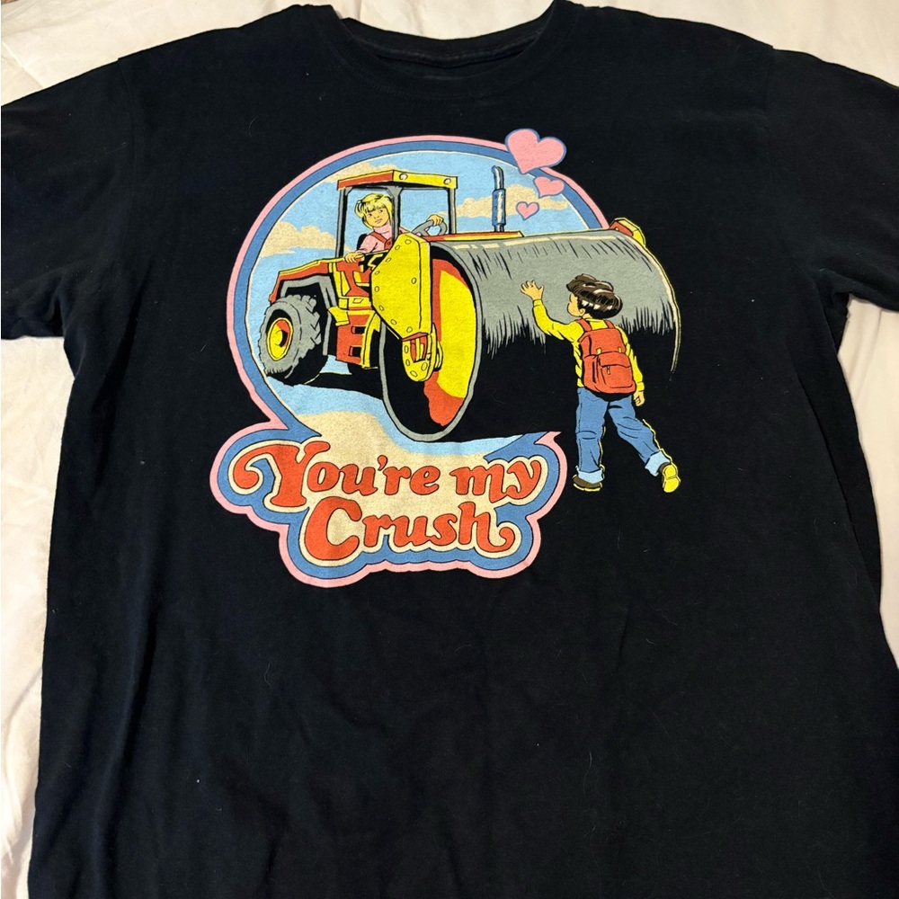 Short sleeve black shirt with design on front